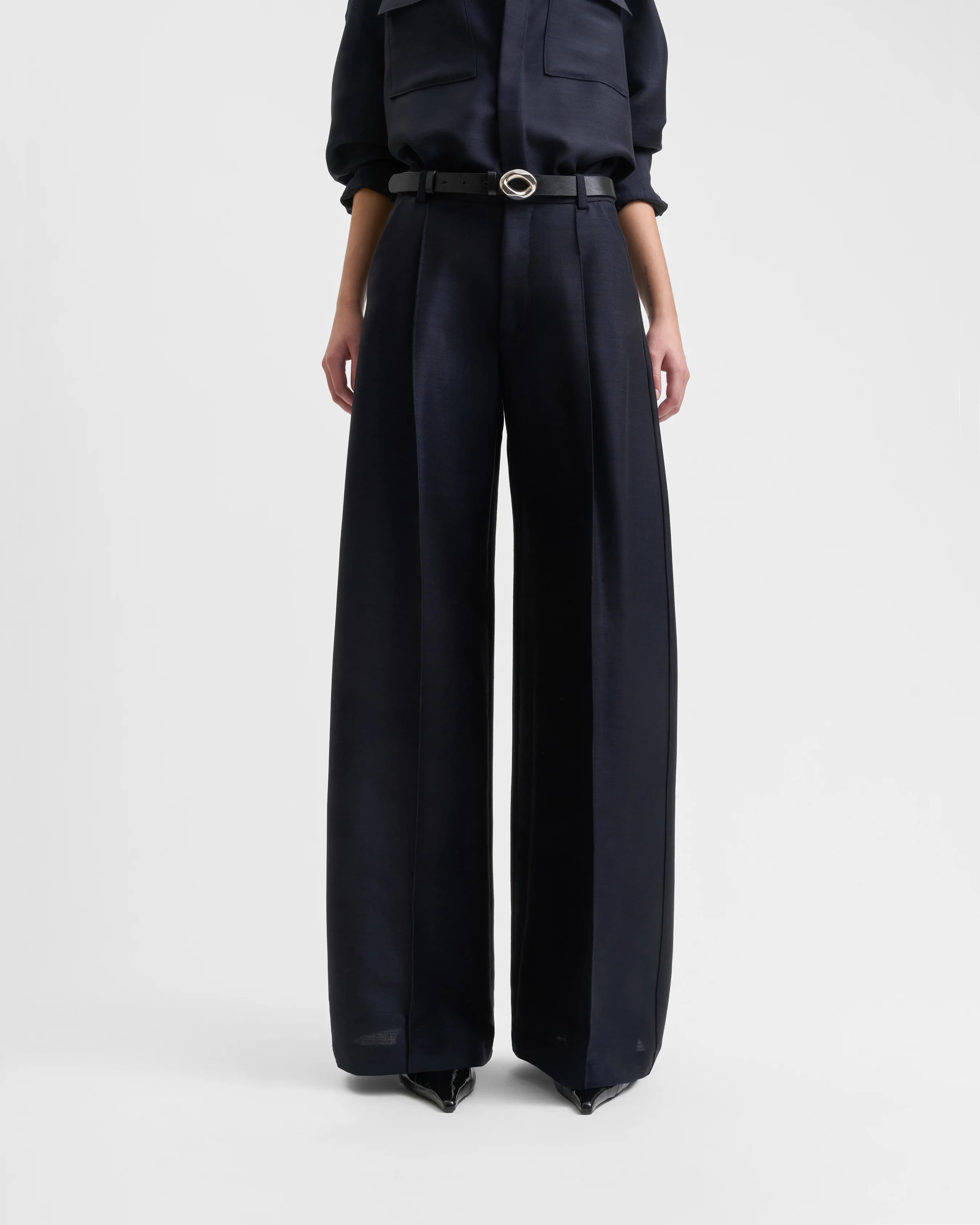 1768_a0d3bea59f-sefr_fw26_pleated-wide-trouser-dark-navy_9609-large