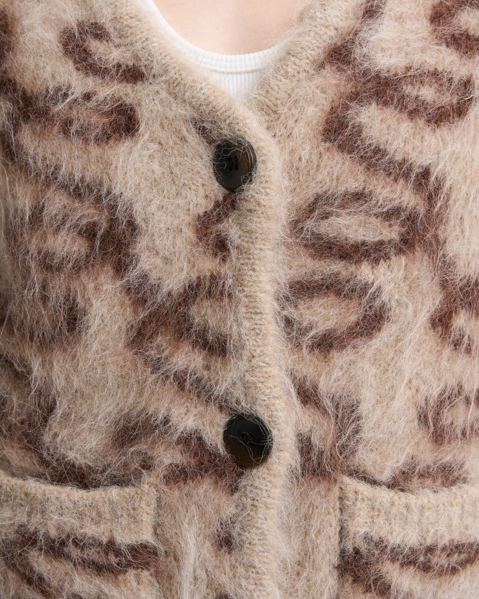 1773_030db5e6a1-sefr_fw26_monogram-cardigan-beige-brown_3315-large