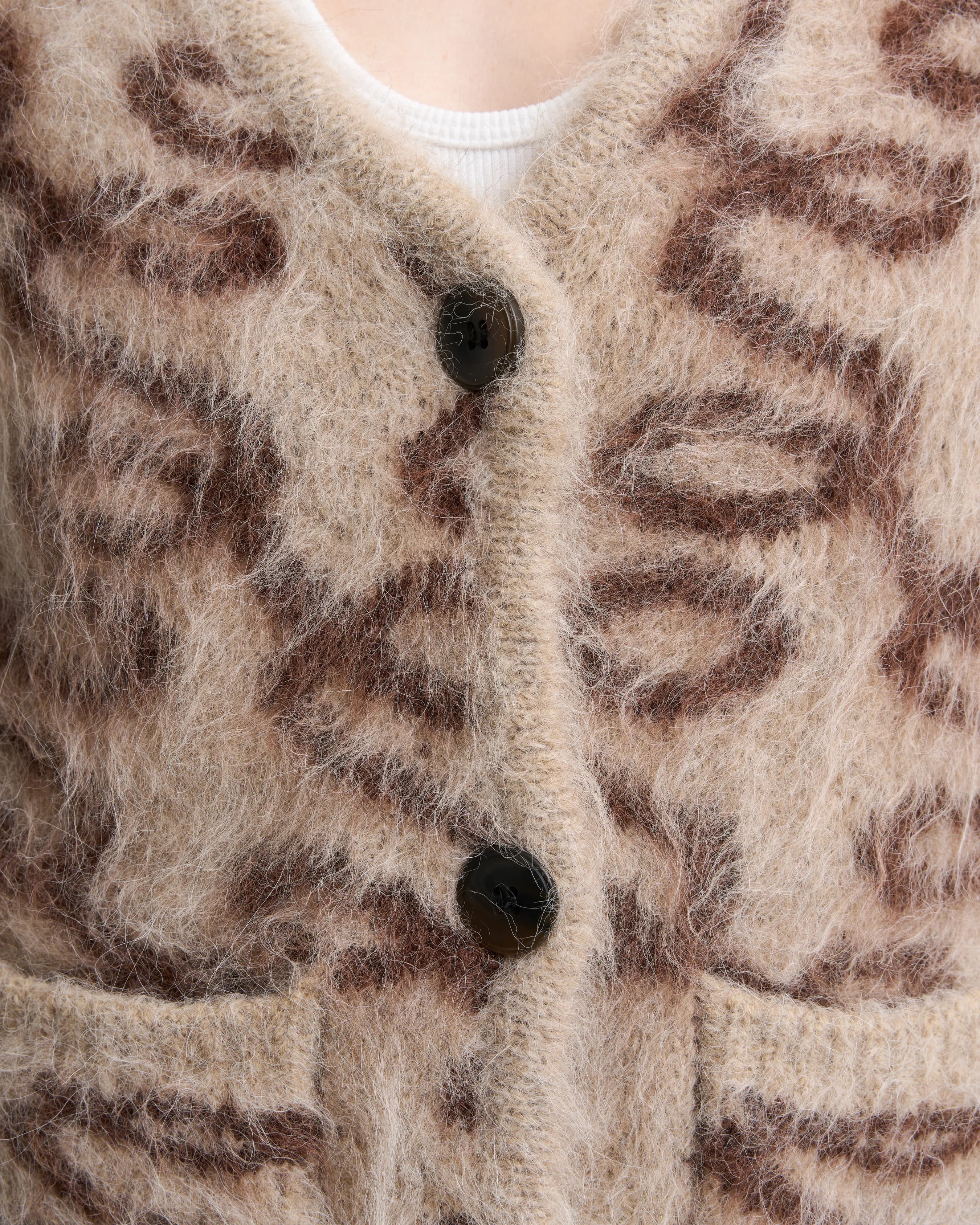 1773_030db5e6a1-sefr_fw26_monogram-cardigan-beige-brown_3315-large