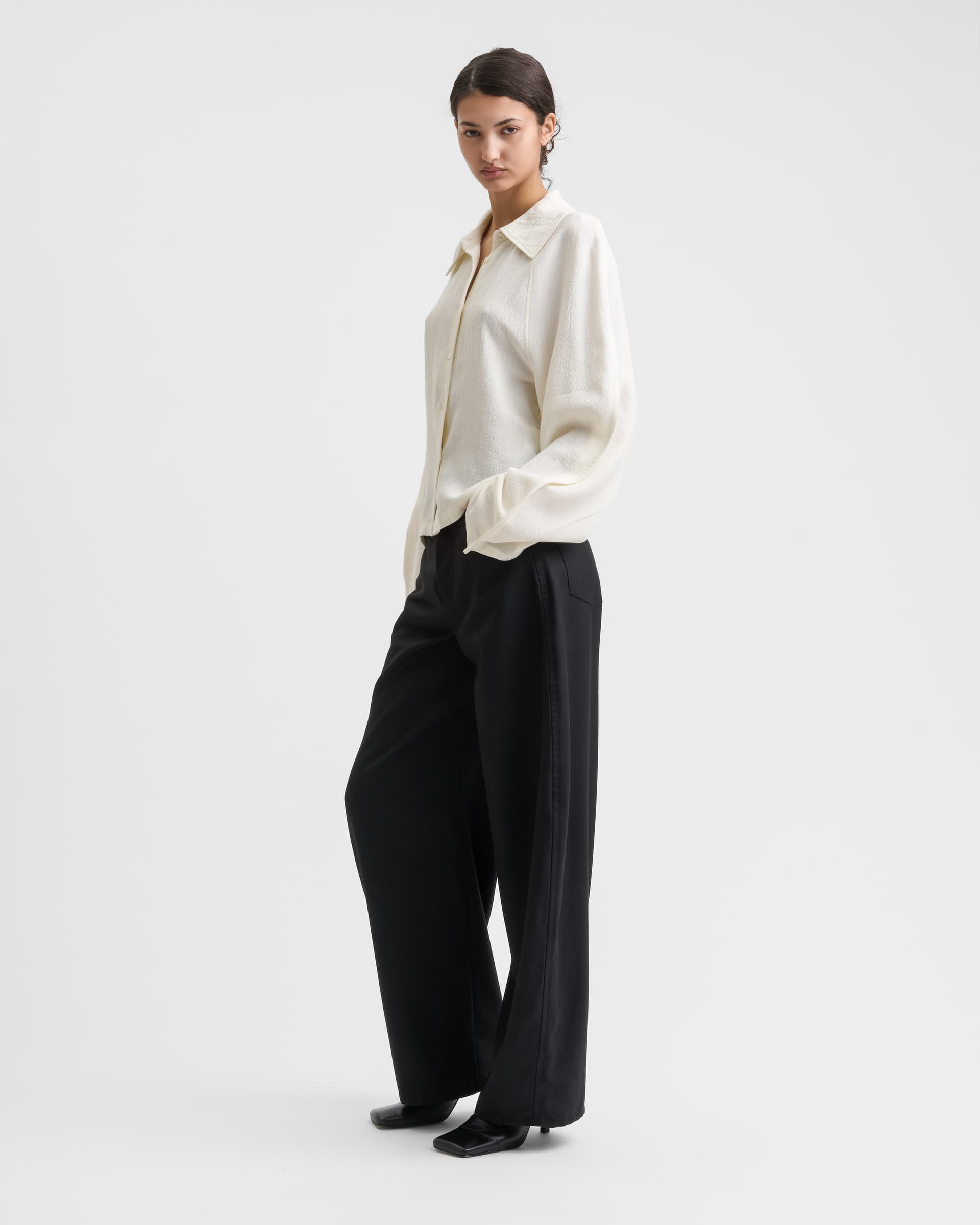 1777_38c25f14df-sefr_fw26_relaxed-raglan-shirt-off-white-crepe_8312-large