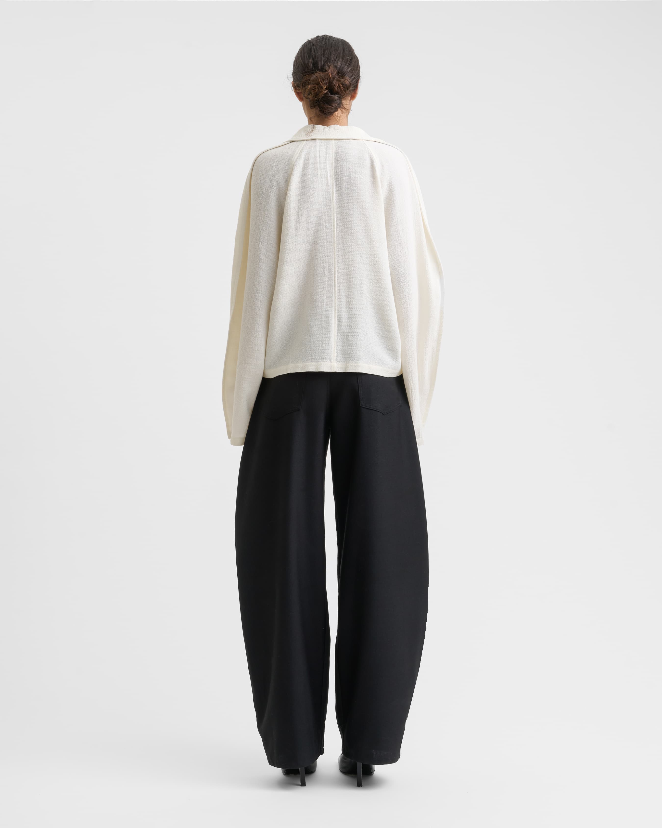 1777_acd7209324-sefr_fw26_relaxed-raglan-shirt-off-white-crepe_8320-large