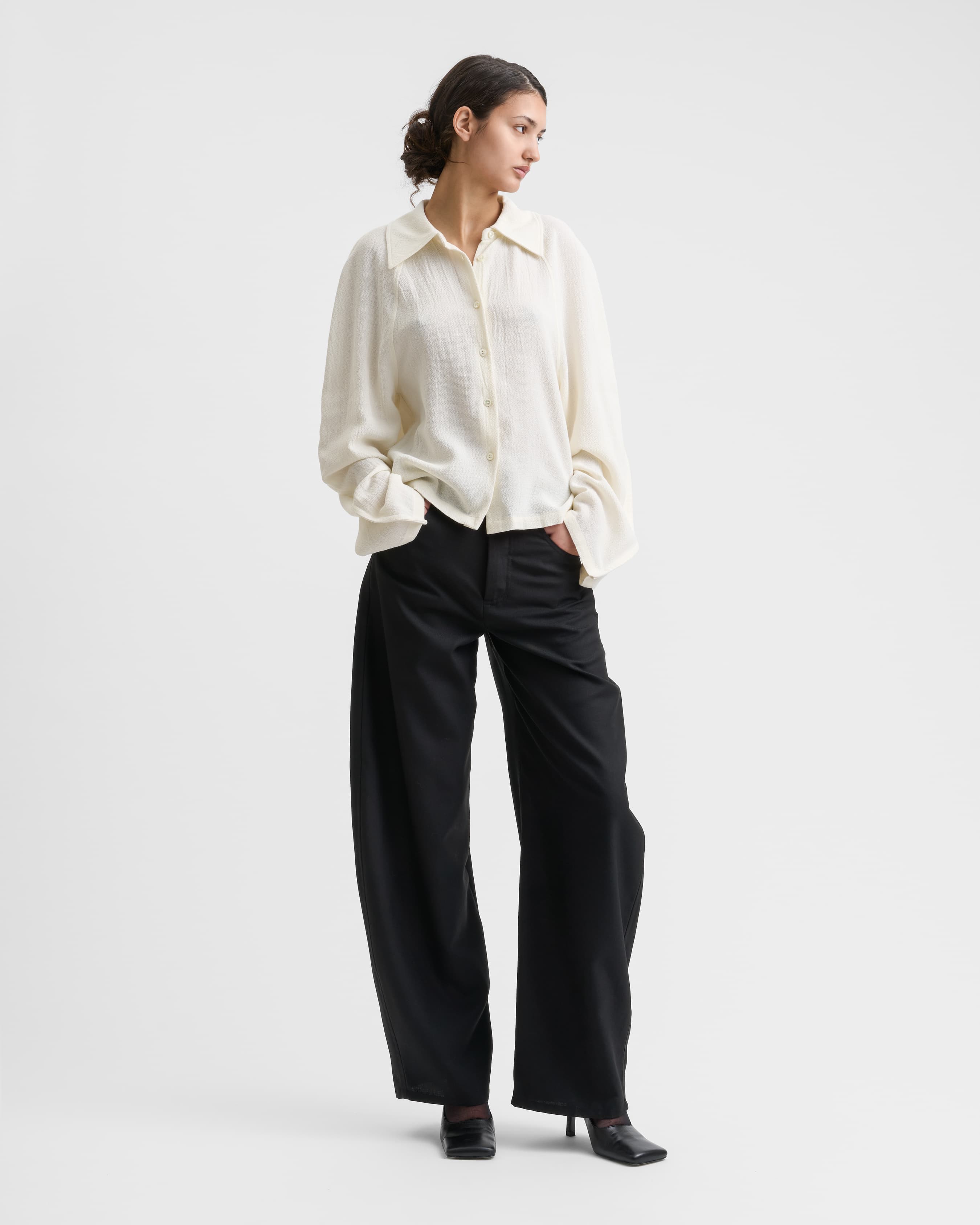 1777_b2cb7df50a-sefr_fw26_relaxed-raglan-shirt-off-white-crepe_8299-large