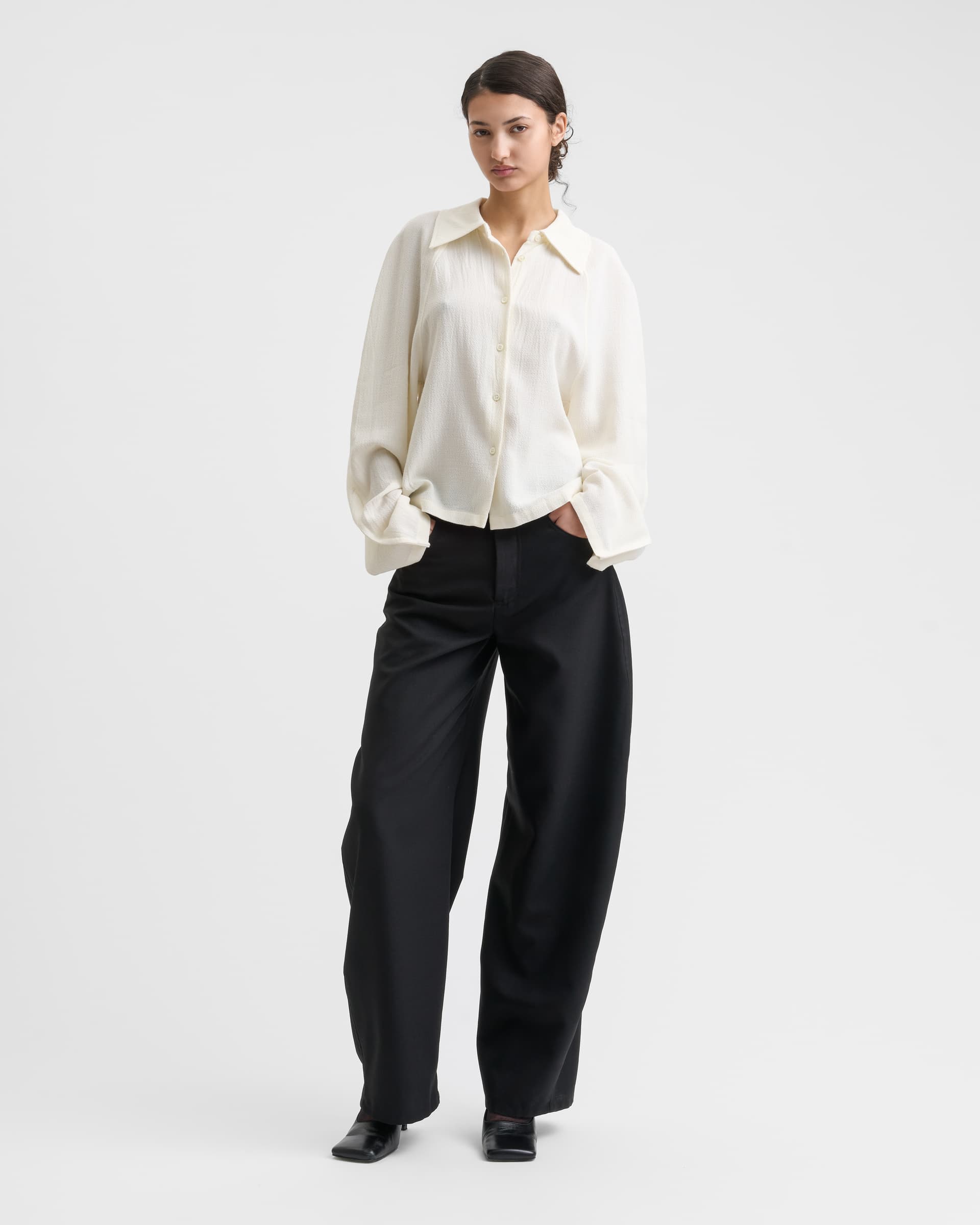 1777_d34d46e112-sefr_fw26_relaxed-raglan-shirt-off-white-crepe_8294-large