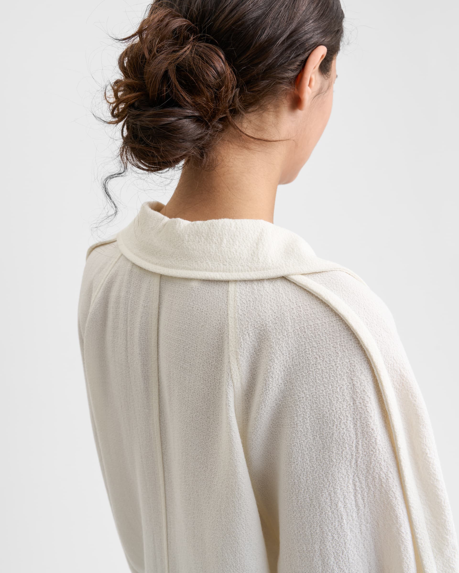 1777_d369c9bc47-sefr_fw26_relaxed-raglan-shirt-off-white-crepe_8328-large