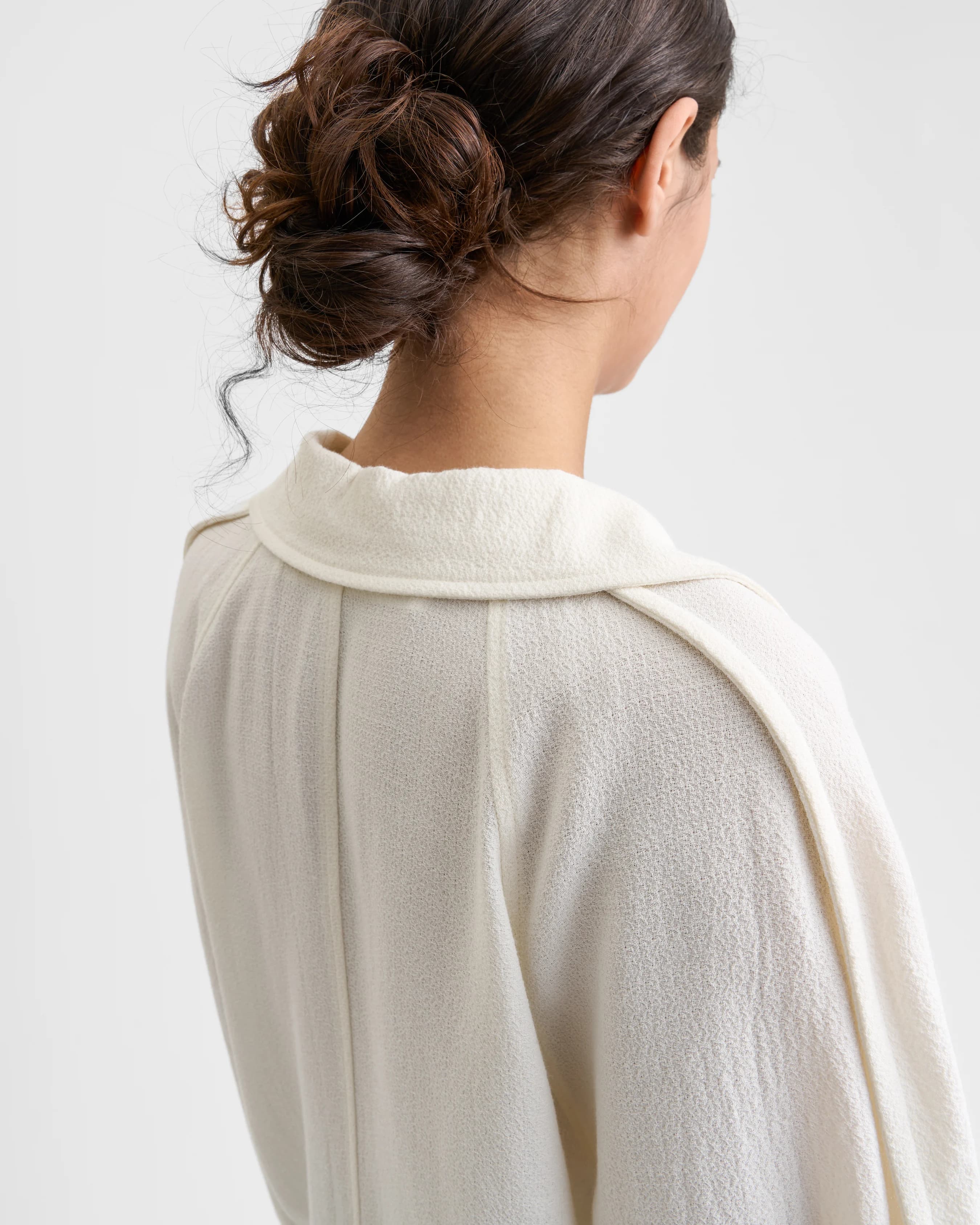 1777_d369c9bc47-sefr_fw26_relaxed-raglan-shirt-off-white-crepe_8328-large