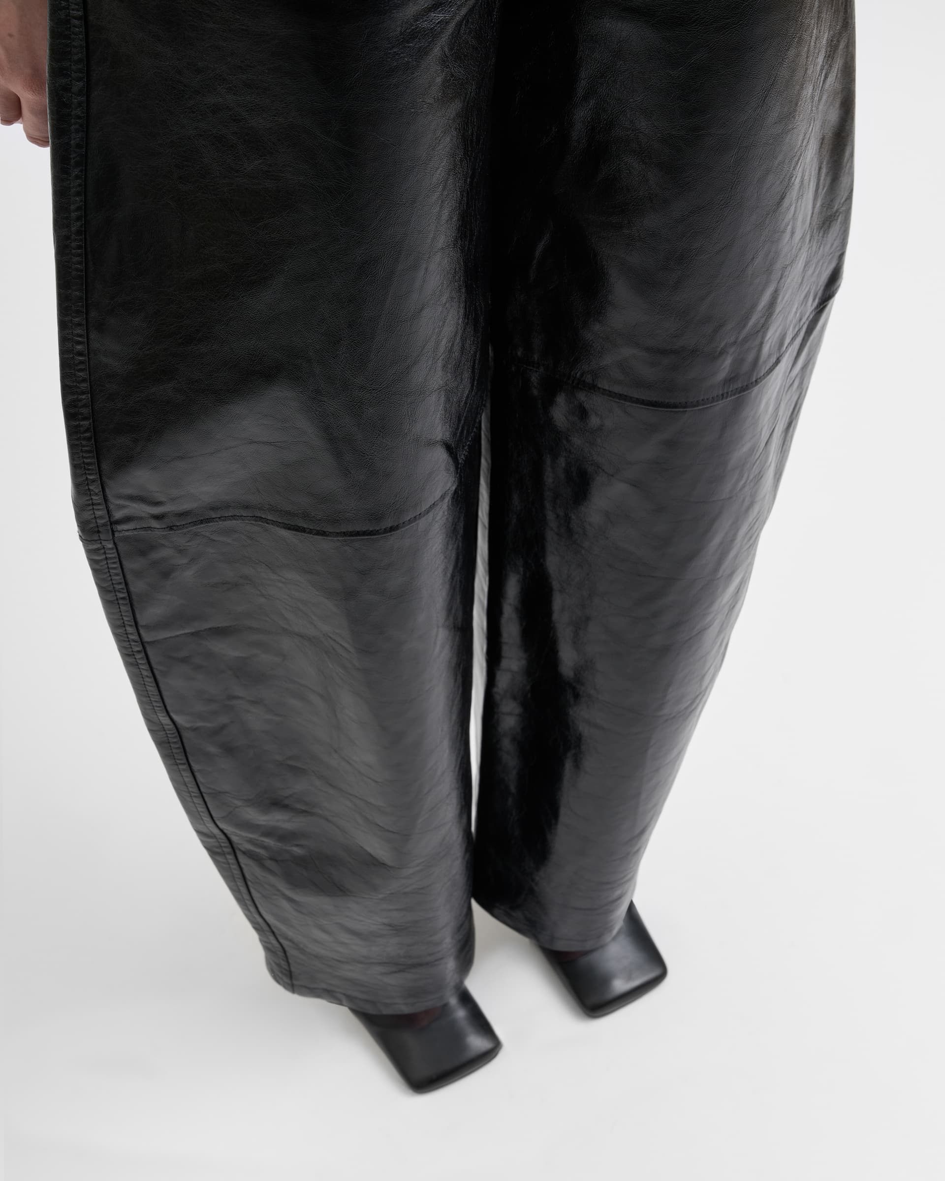 1784_0698696608-sefr_fw26_soline-leather-trouser-black_2941-large