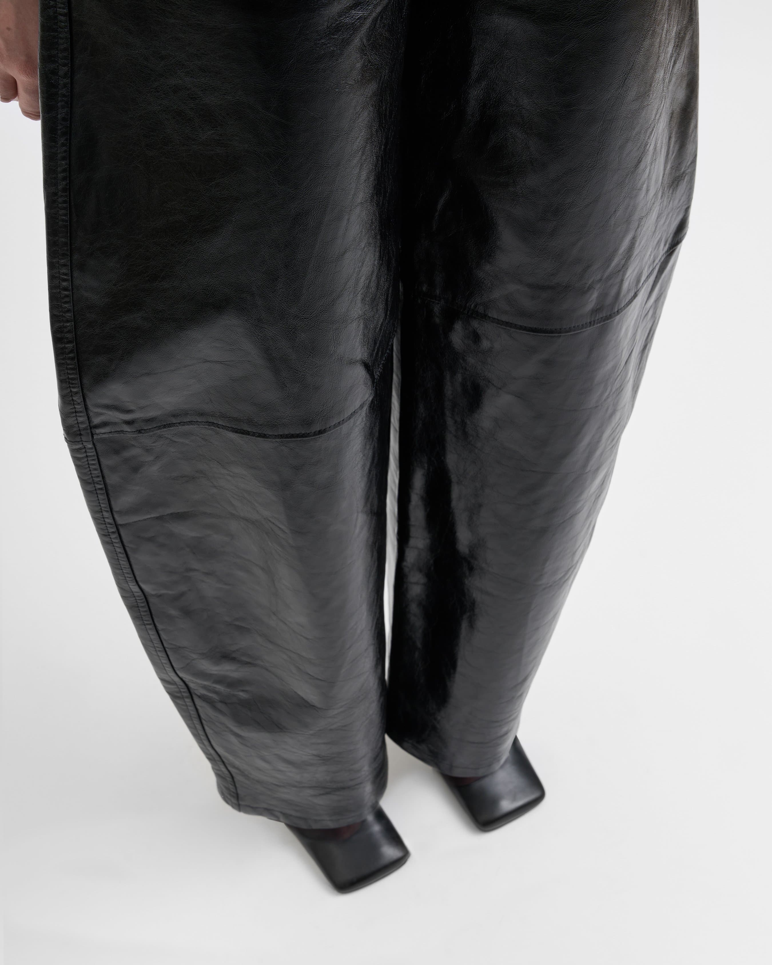 1784_0698696608-sefr_fw26_soline-leather-trouser-black_2941-large