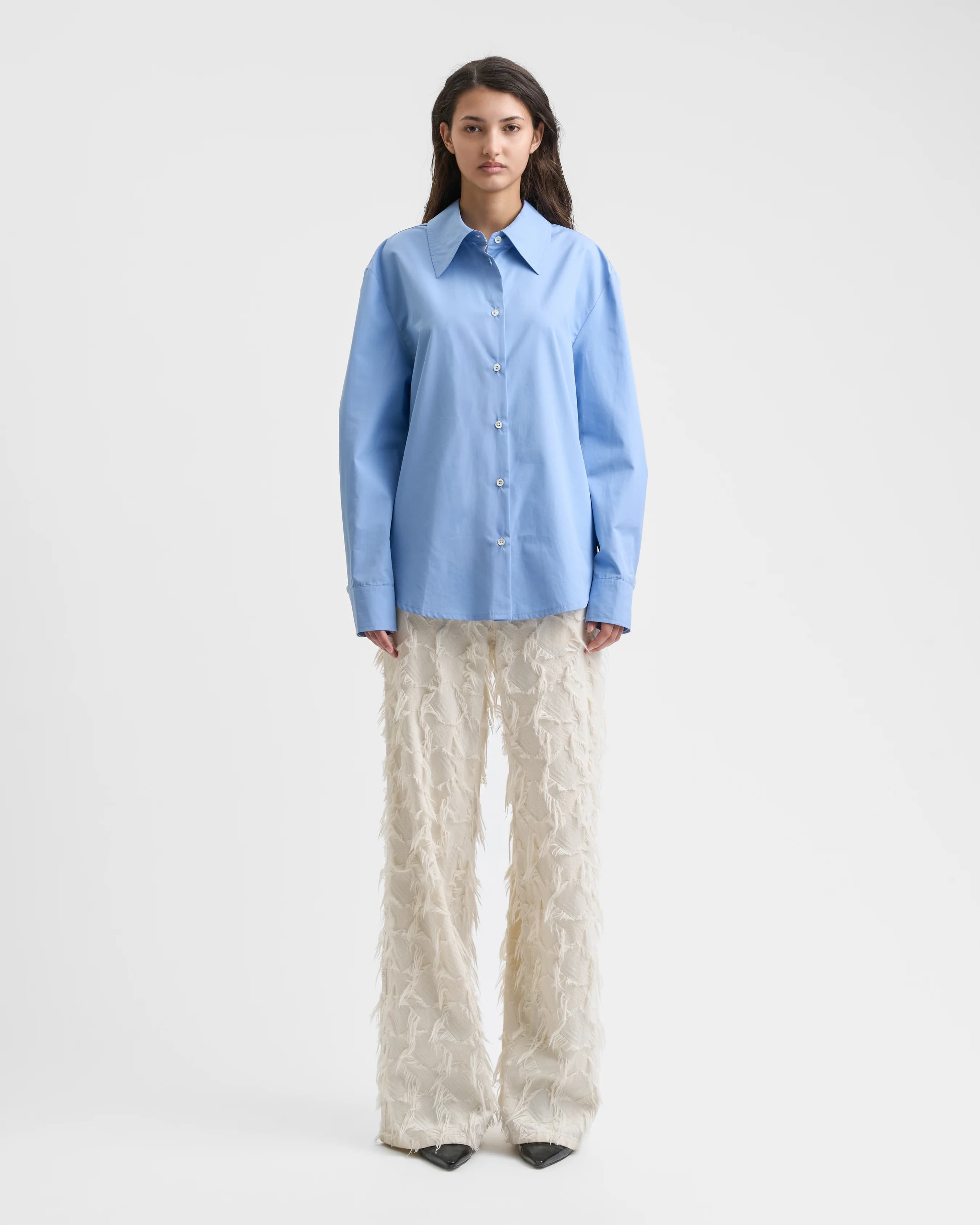 1785_345f3d4365-sefr_fw26_willa-shirt-light-blue_0238-large
