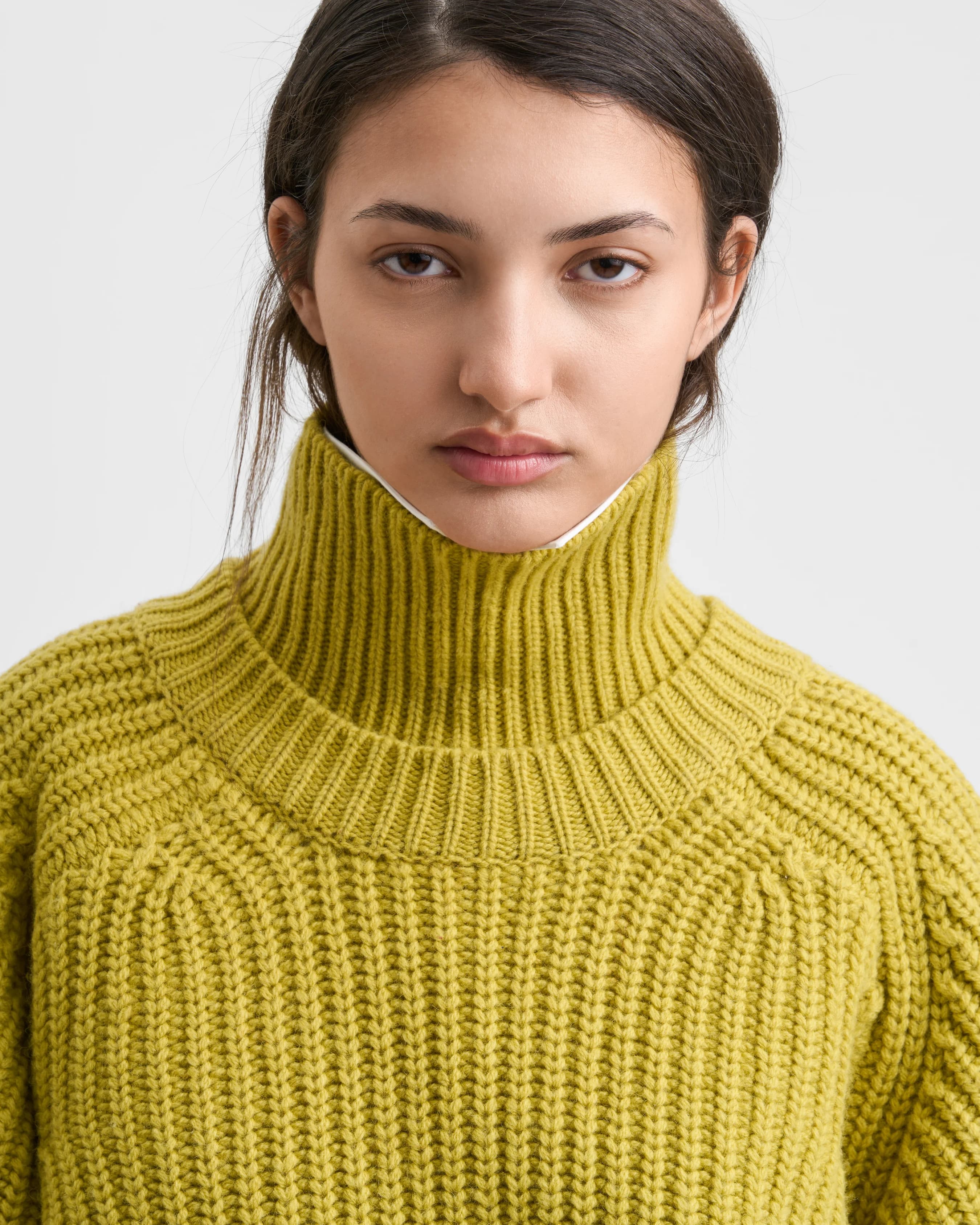 1791_de85a01d9e-sefr_fw26_chunky-turtleneck-sweater-yellow-green_9054-large