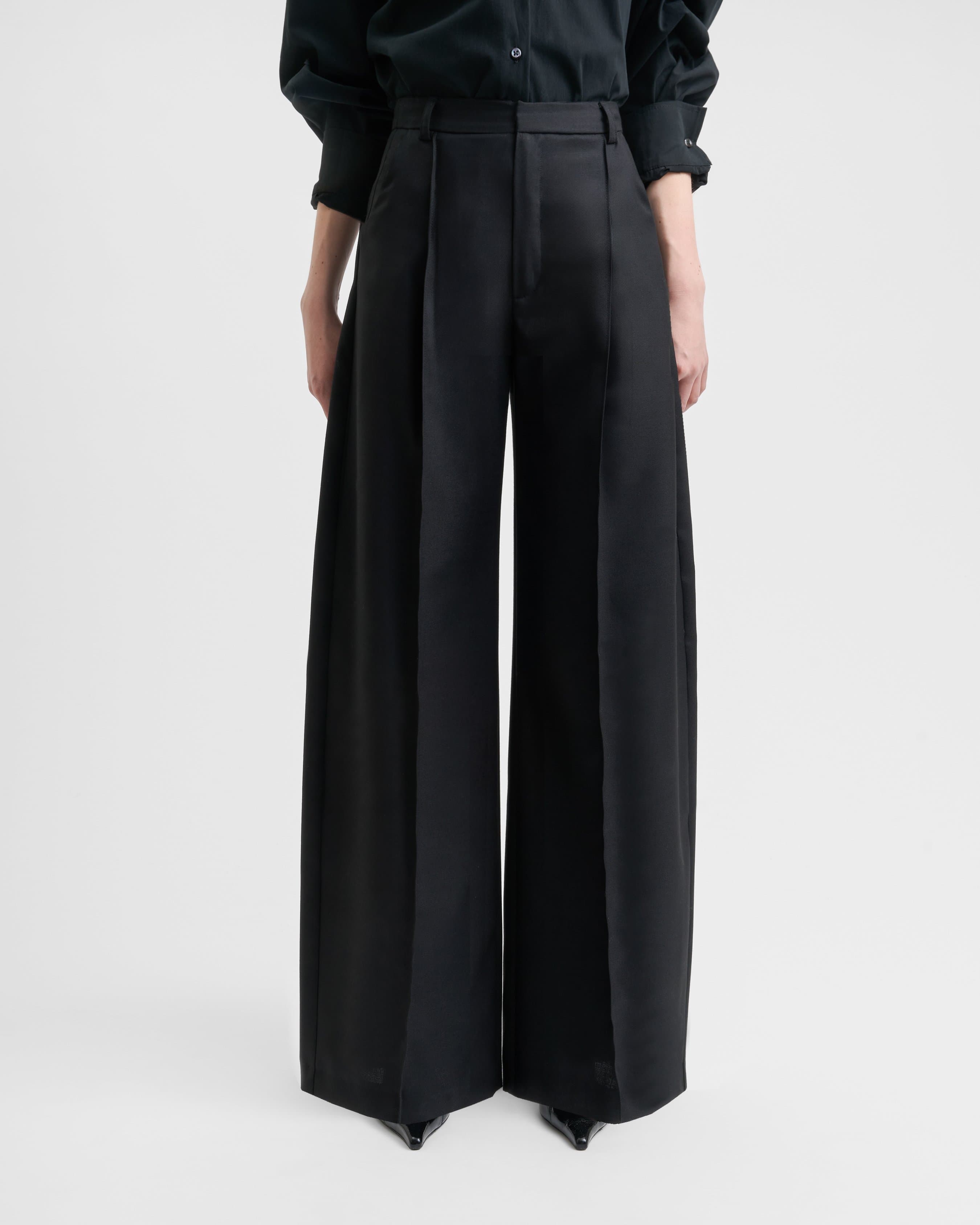 1797_8c9afe906d-sefr_fw26_pleated-wide-trouser-fine-black-wool_3577-large