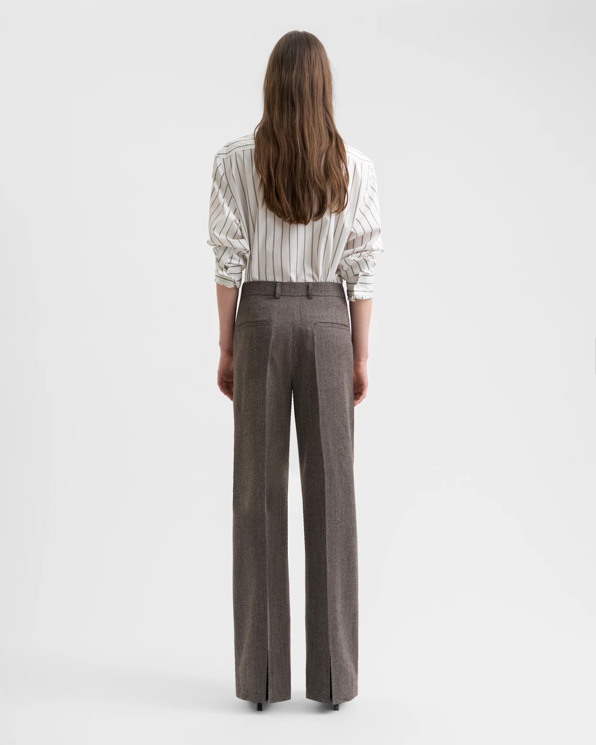1798_c90677438b-sefr_fw26_back-slit-trouser-dark-beige-melange_1796-large