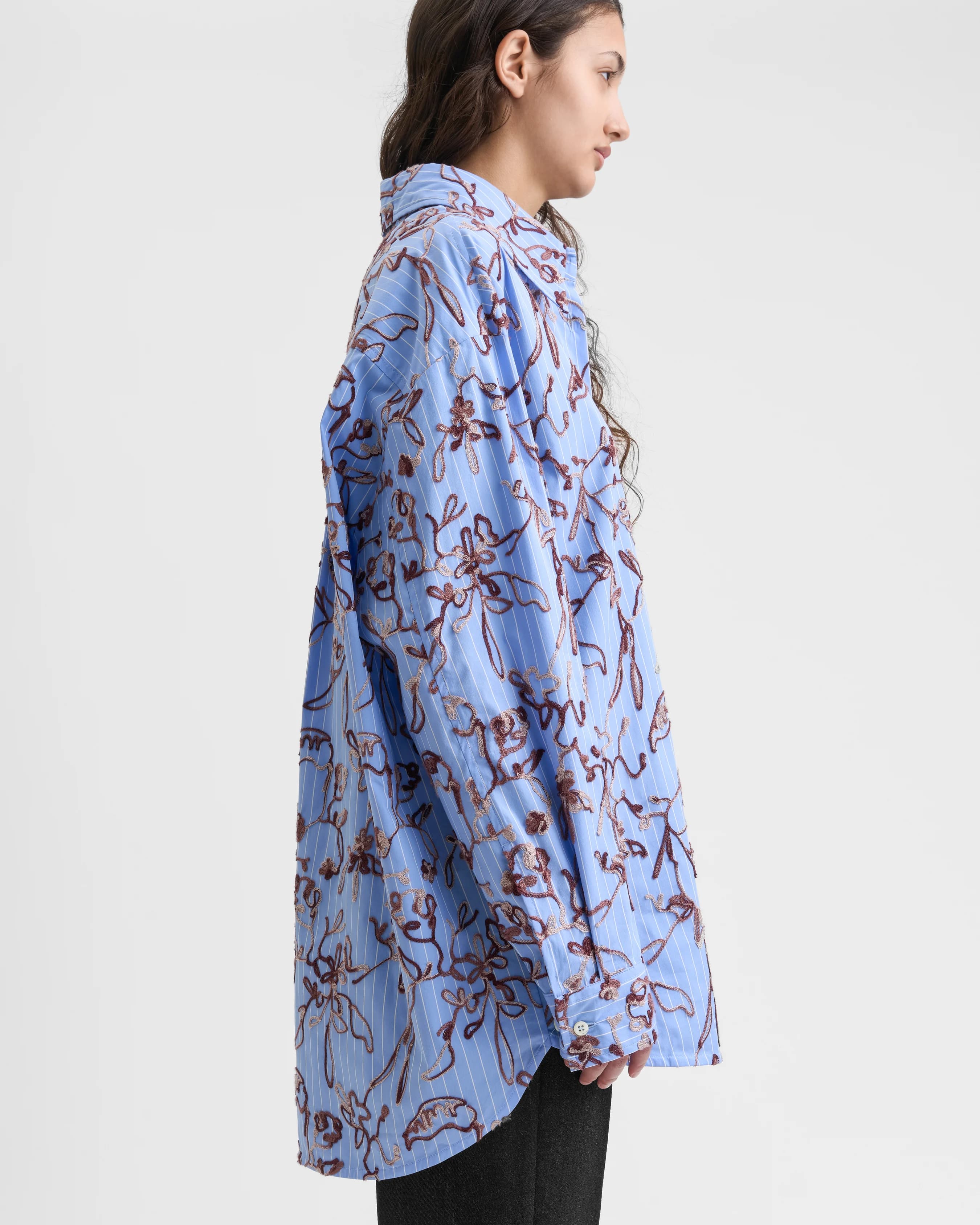 1801_7096f1b7d2-sefr_fw26_fluid-oversized-striped-shirt-embroidered-blue_8504-large