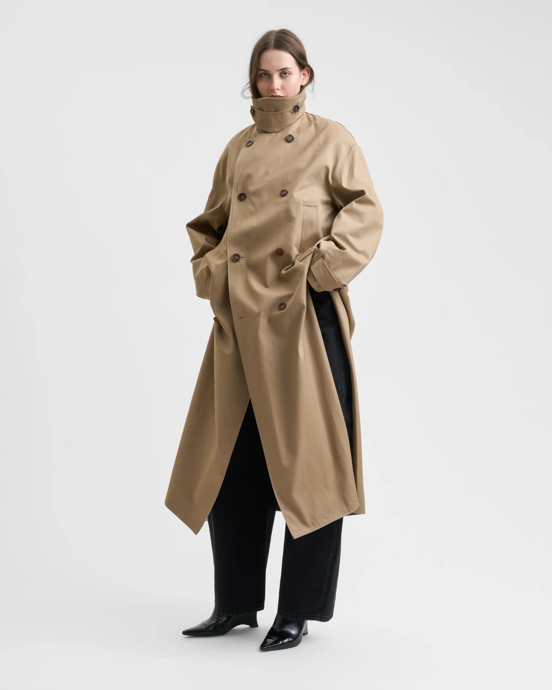 1804_14b222fd80-sefr_fw26_trench-coat-beige_2167-large