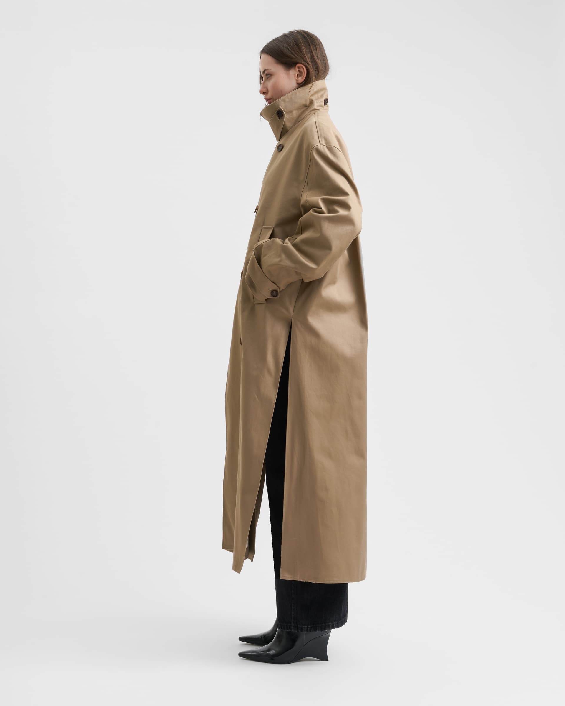 1804_7b1a21b535-sefr_fw26_trench-coat-beige_2208-large