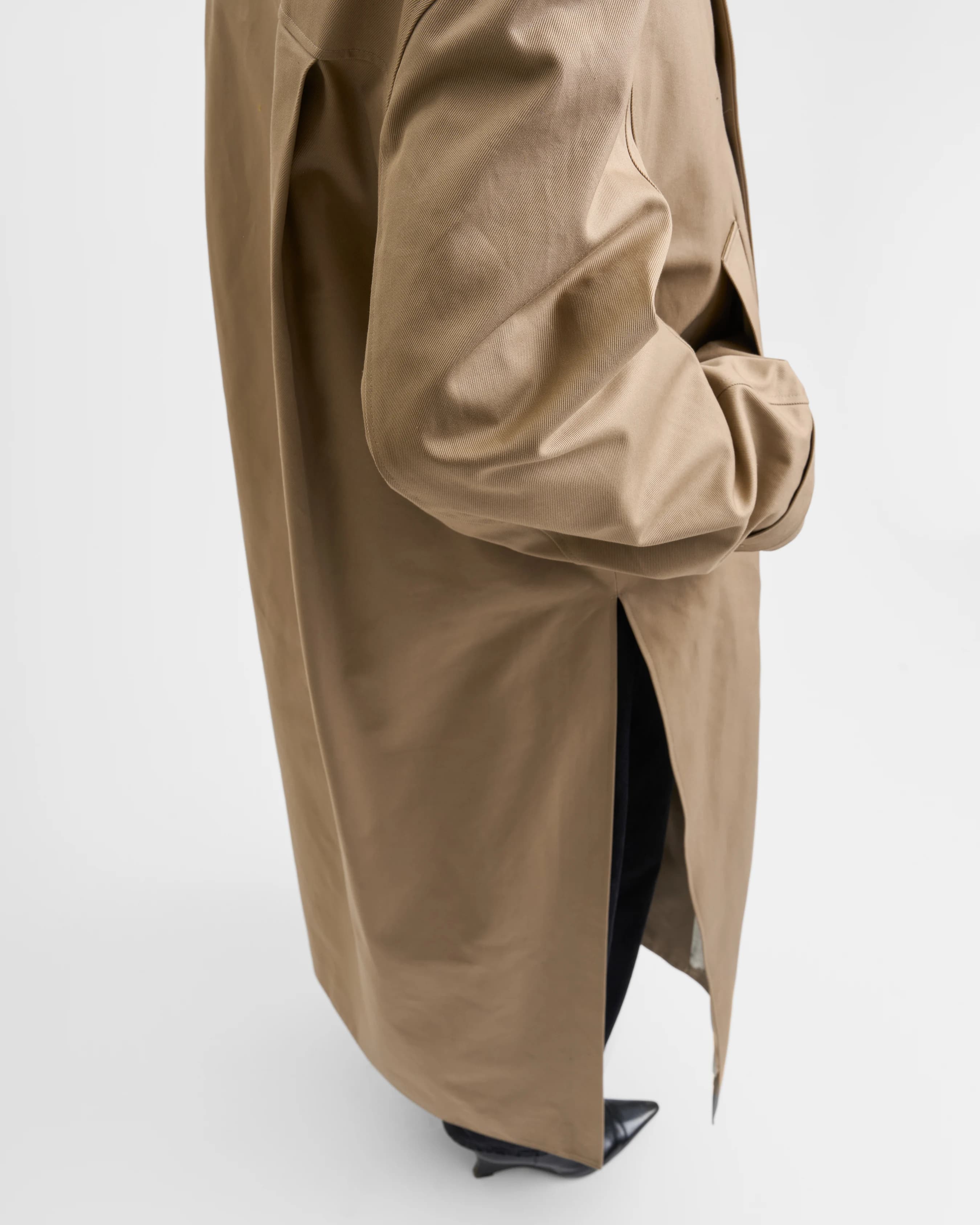1804_b8aa1fbba5-sefr_fw26_trench-coat-beige_2234-large