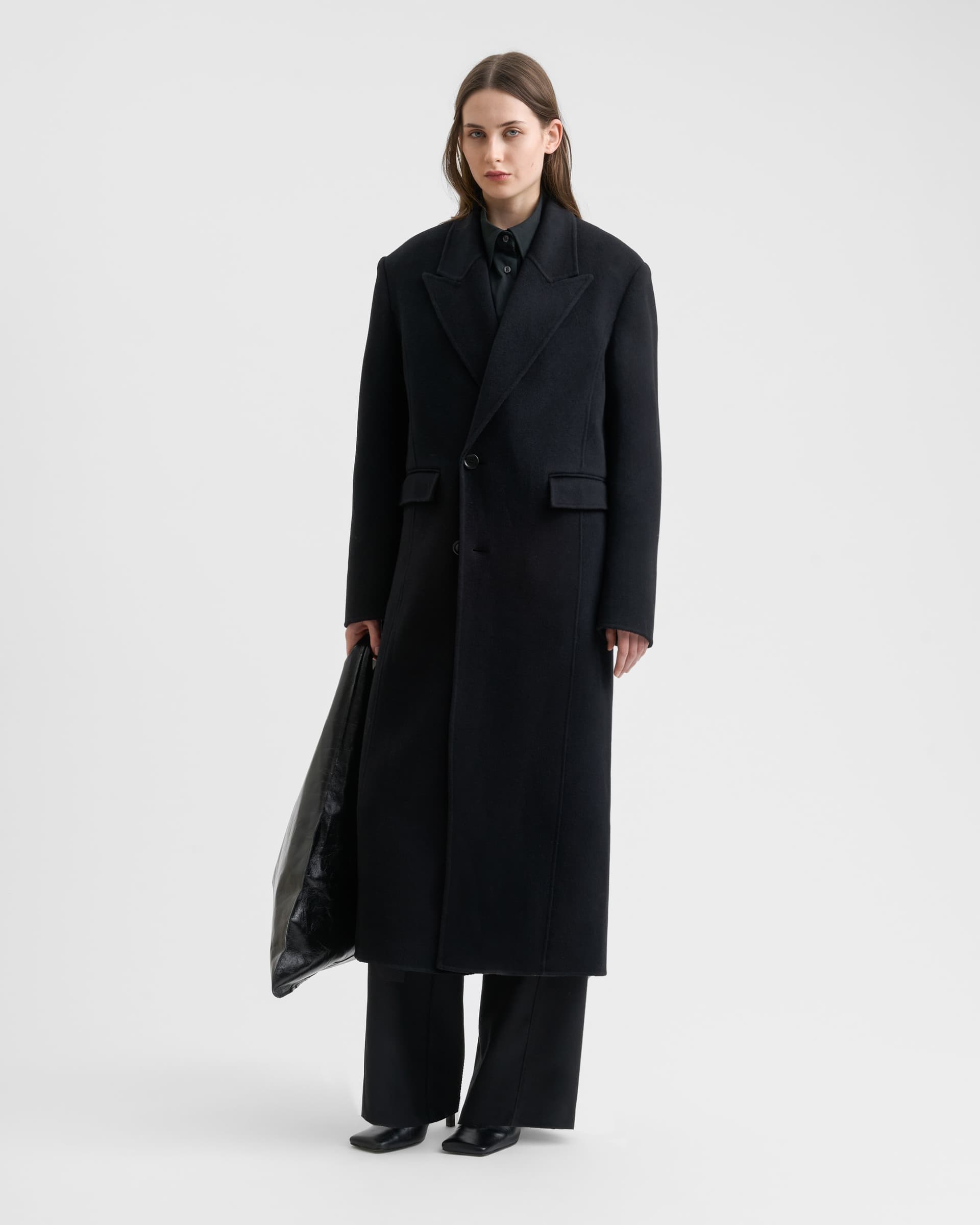 1806_4acc5f2a18-sefr_fw26_cashmere-coat-black_2718-large