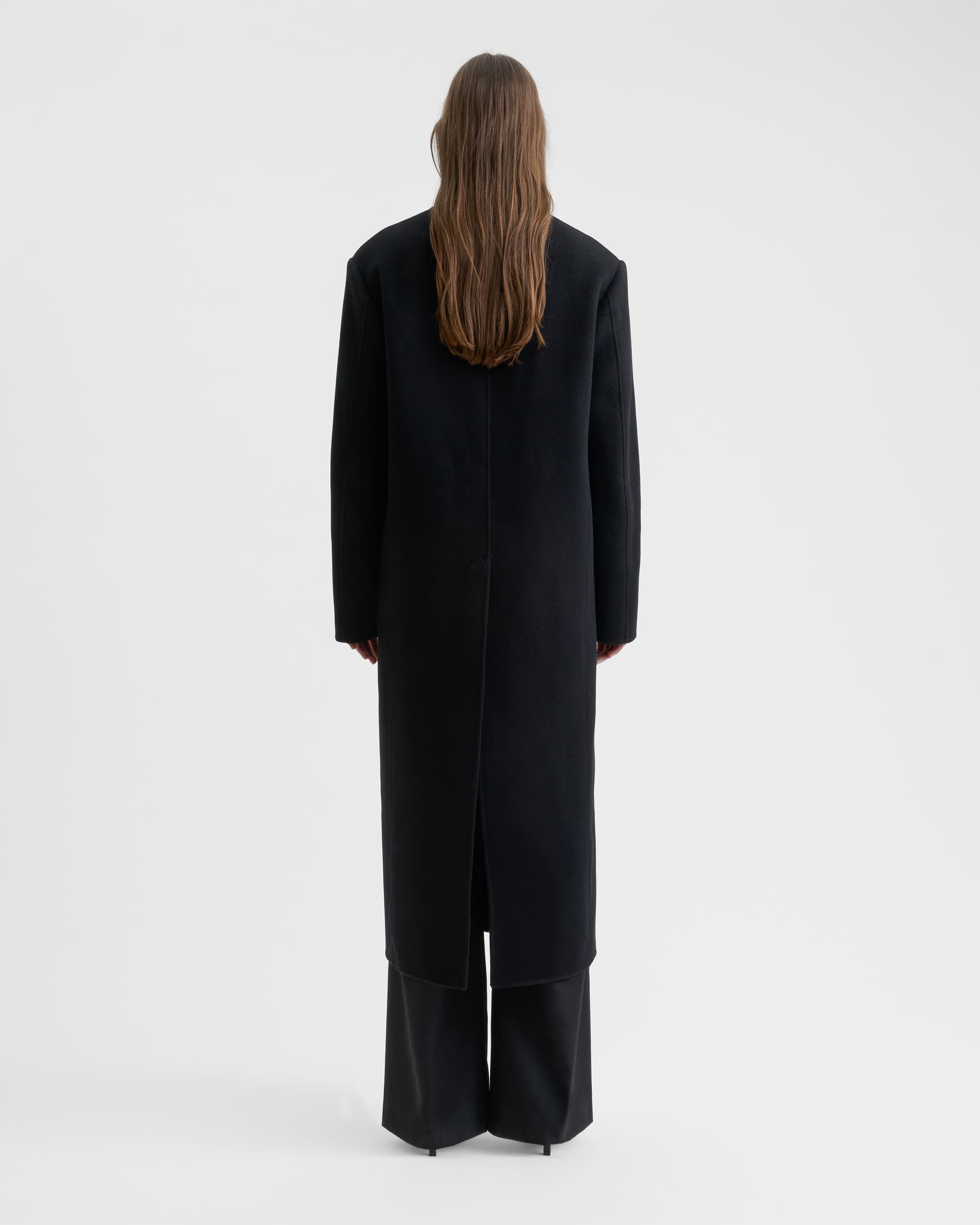 1806_b77138684a-sefr_fw26_cashmere-coat-black_2728-large