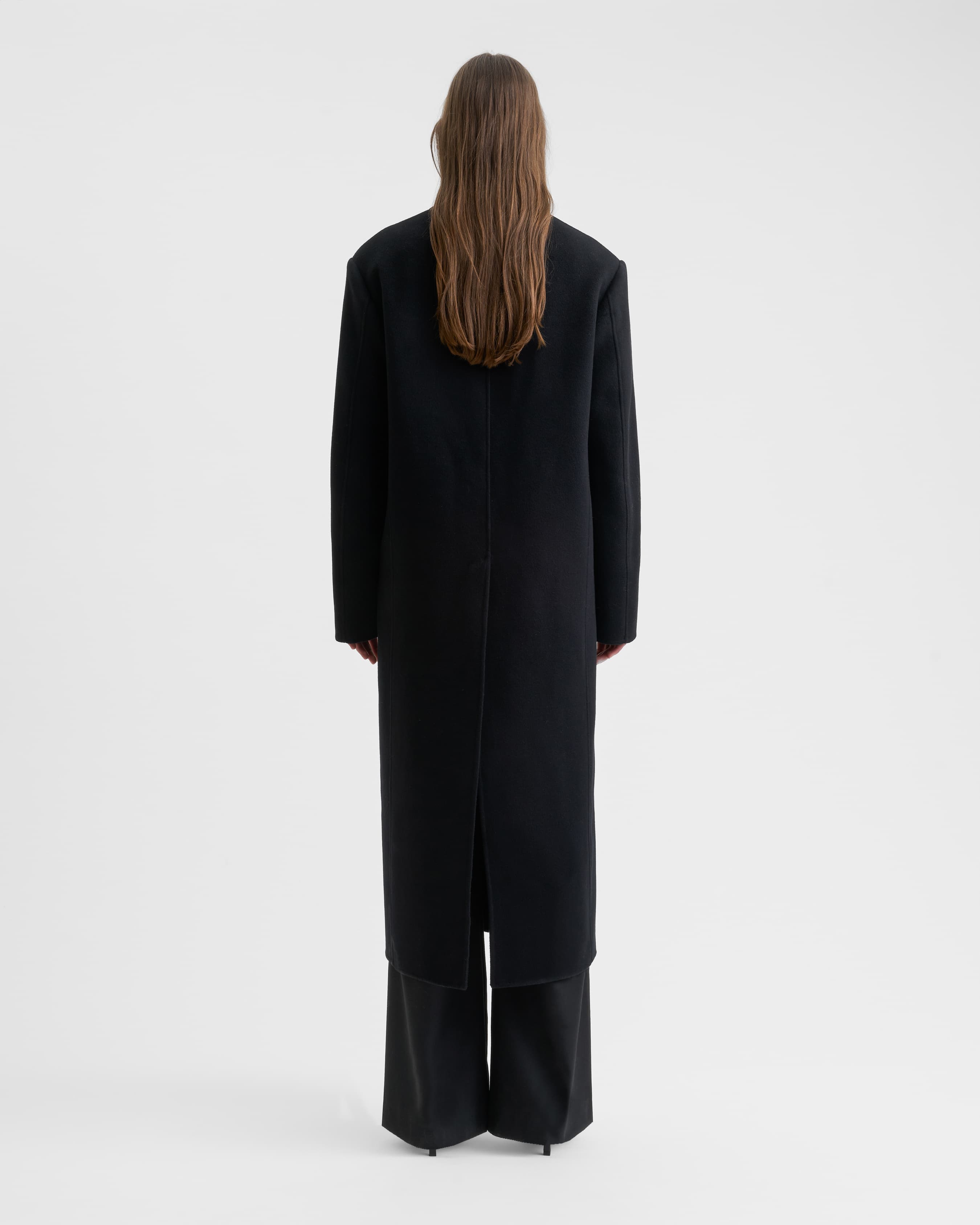 1806_b77138684a-sefr_fw26_cashmere-coat-black_2728-large