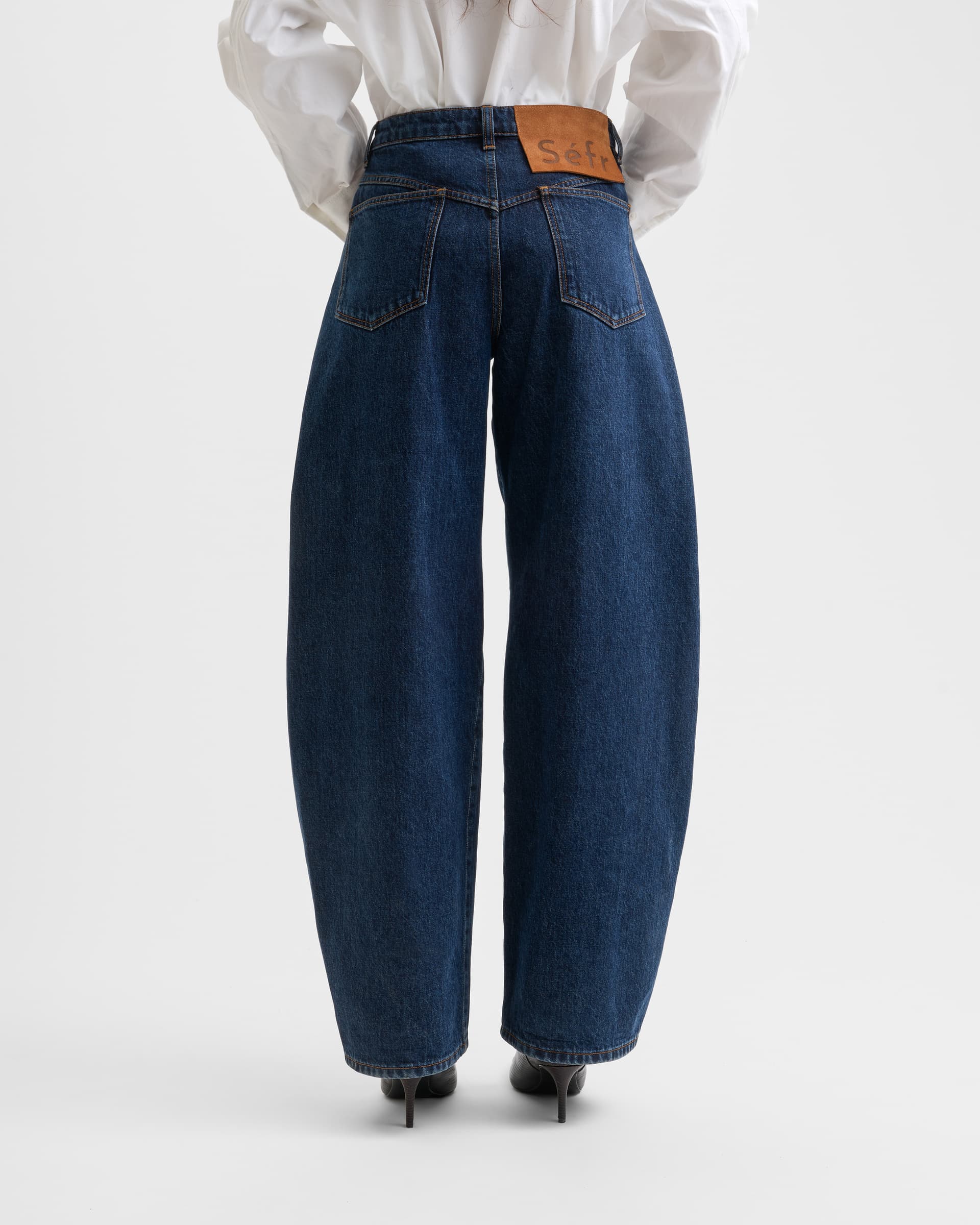 1810_024ca99805-sefr_fw26_soline-jeans-dark-blue-wash_9308-large