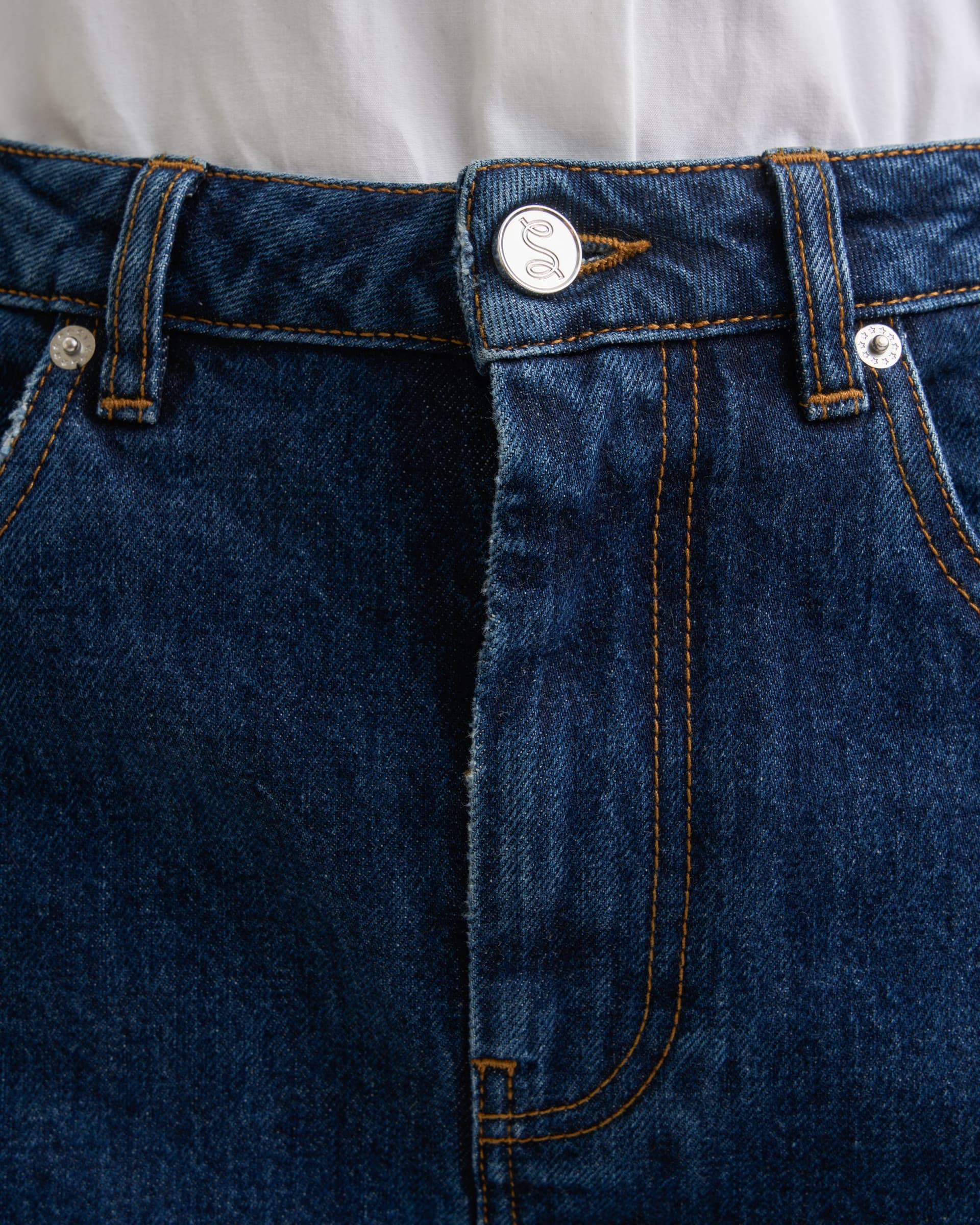 1810_c2ed6800e1-sefr_fw26_soline-jeans-dark-blue-wash_9316-large