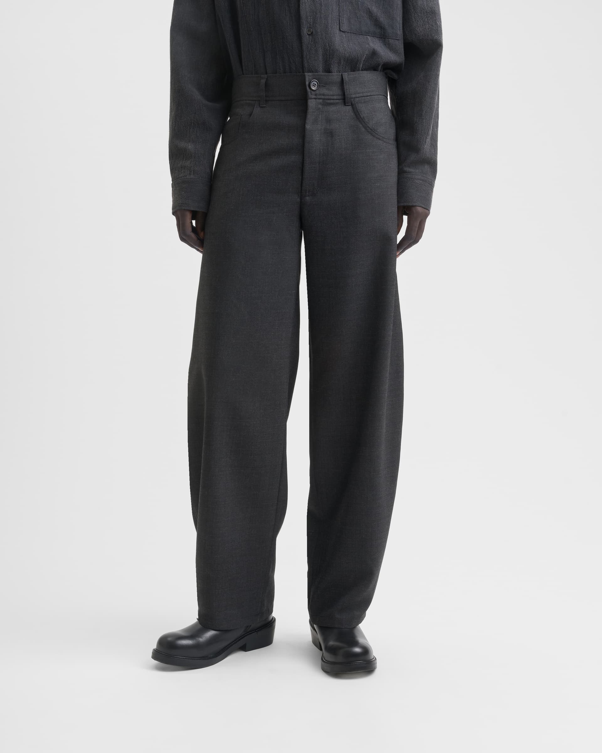 1829_aa24477bcd-sefr_fw26_jeon-trouser-anthracite-wool_2784-large