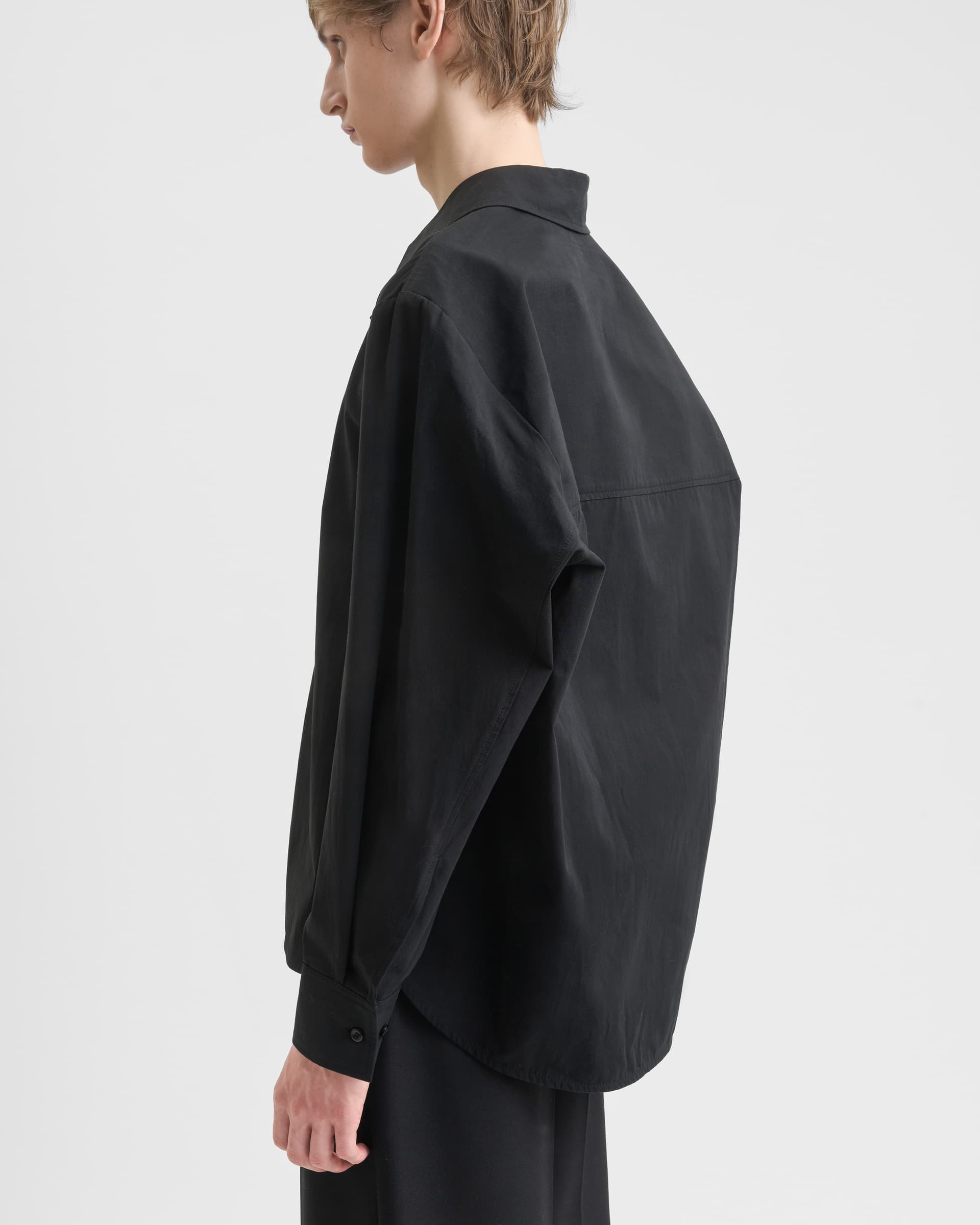 1849_406928feb0-sefr_fw26_trino-shirt-black-fine-poplin_4800-large