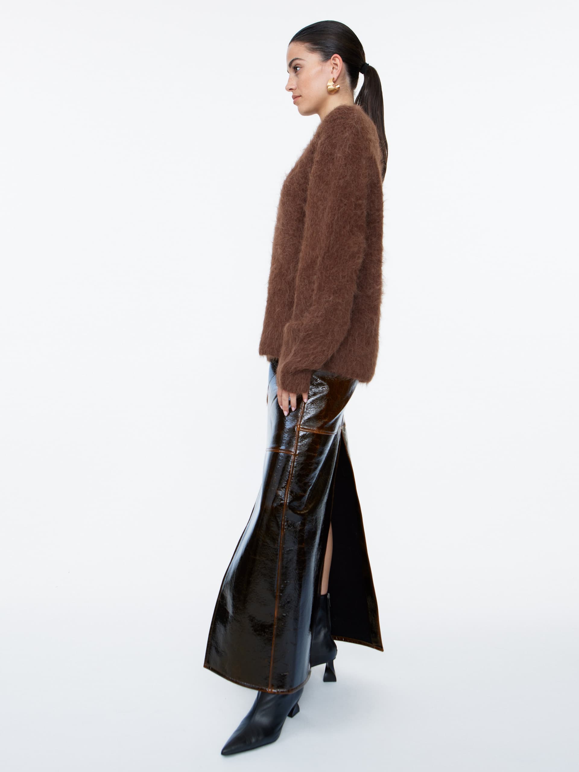 852_e72185e6d9-haru-sweater_chocolate-alpaca_041-large